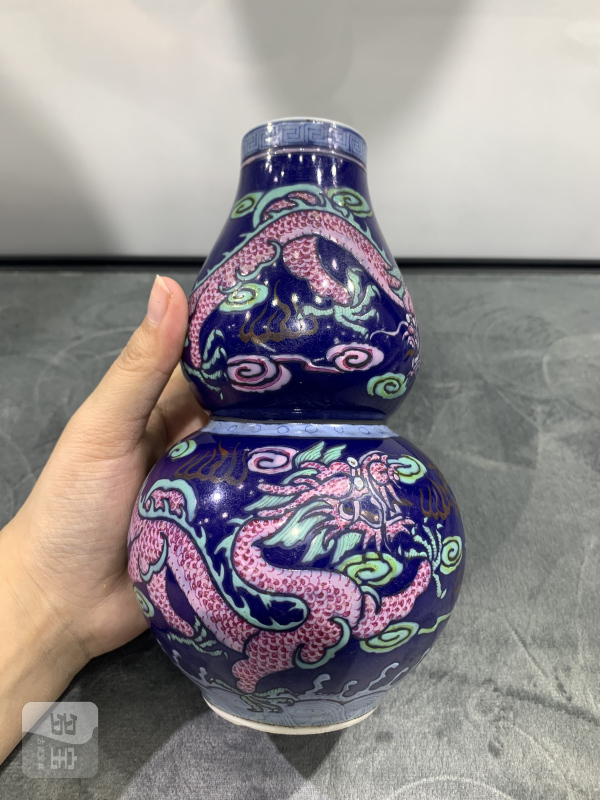 清晚期霁蓝釉粉彩龙纹葫芦瓶 - 图5
